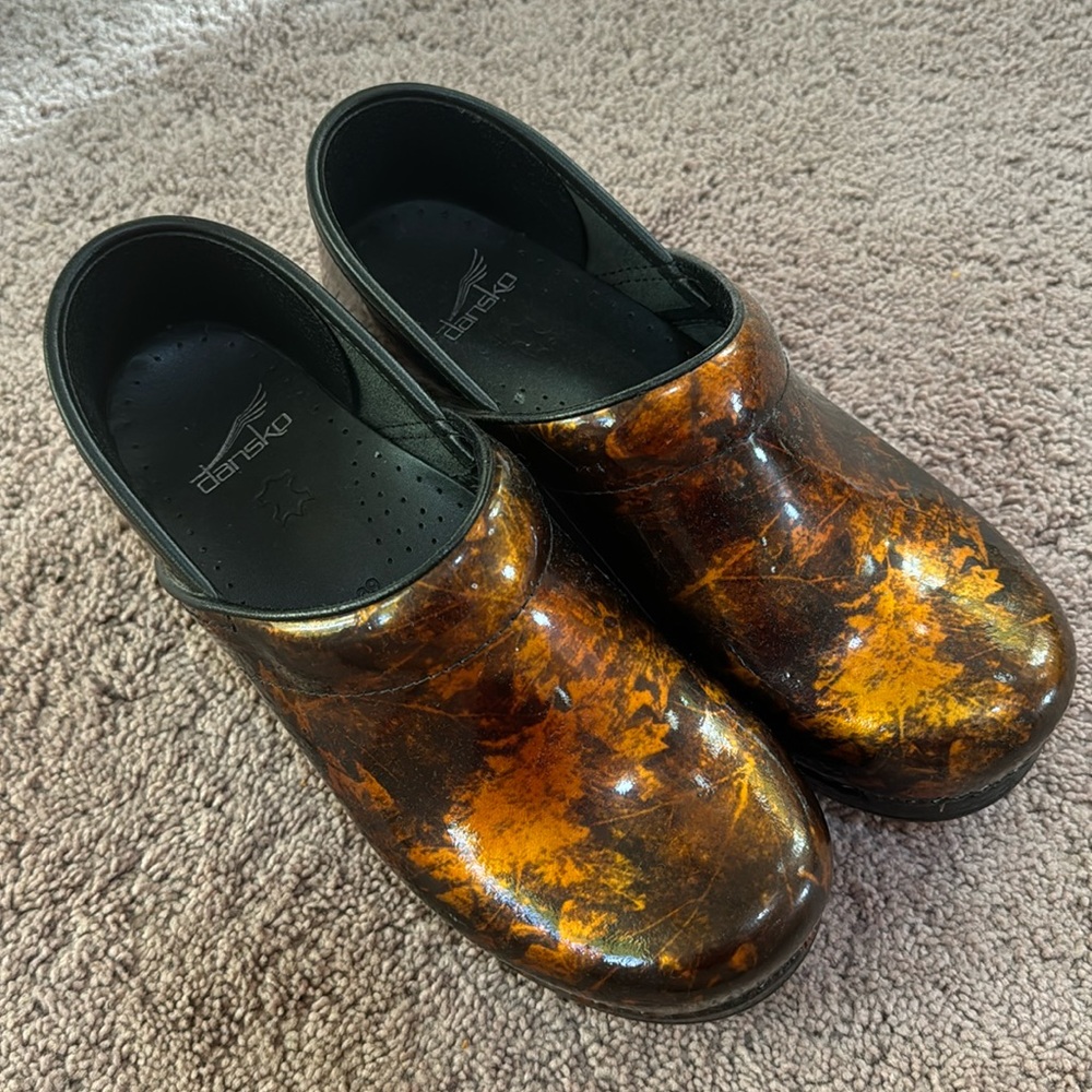 Dansko Nursing Shoes Size 8 - Excellent condition!